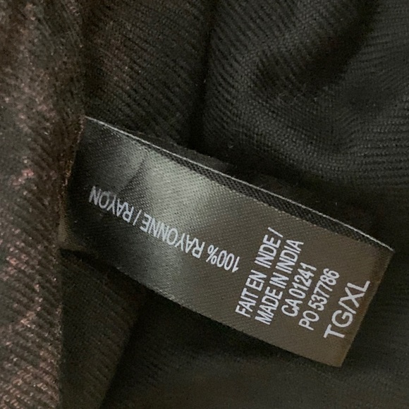 Icōne Black Soft Button Down Shirt With Red Roses - Picture 6 of 7